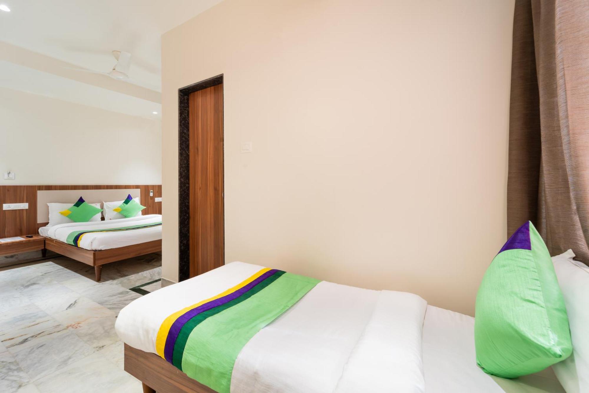 Hotel Kaveri Nashik Buitenkant foto